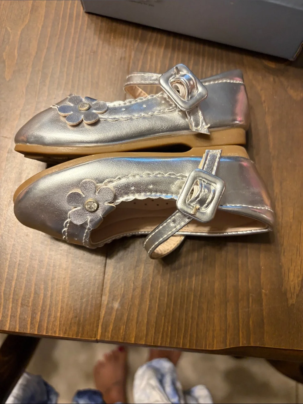 Girls' Metallic Silver Mary Jane Dress Shoes with Flower NEW Sz. 5